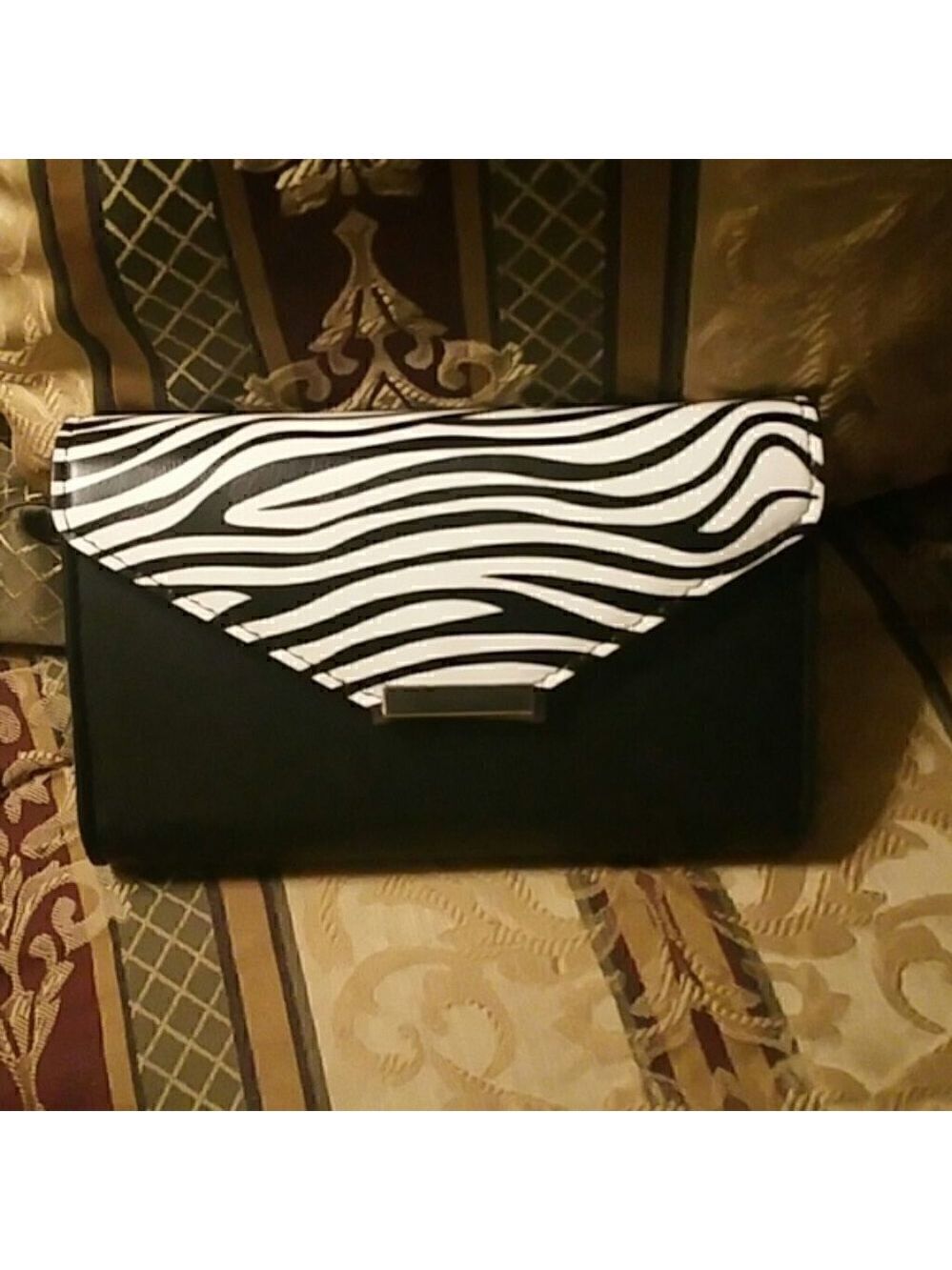 🦓 Phone Crossbody Bag/Clutch Black w/ Fun Zebra front fold print💙 🎉HP 7/22 🎉